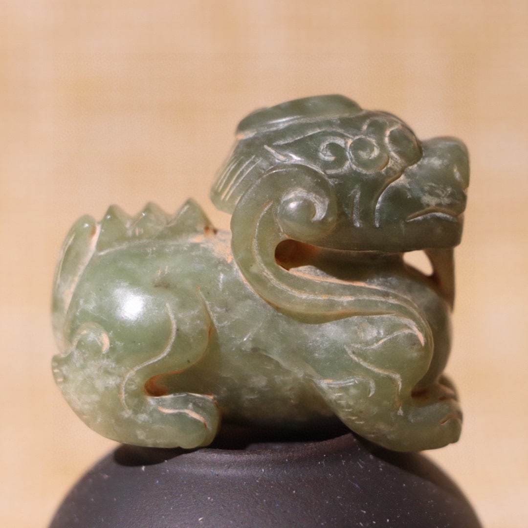 A Exquisite Hotan Jade Auspicious Beast Ornament: A Exquisite Hotan Jade Auspicious Beast Ornament,Qing Dynasty, China,Size:1.6inx1.3inx0.9in,Weight:47.3g 和田玉瑞兽摆件,中国清代