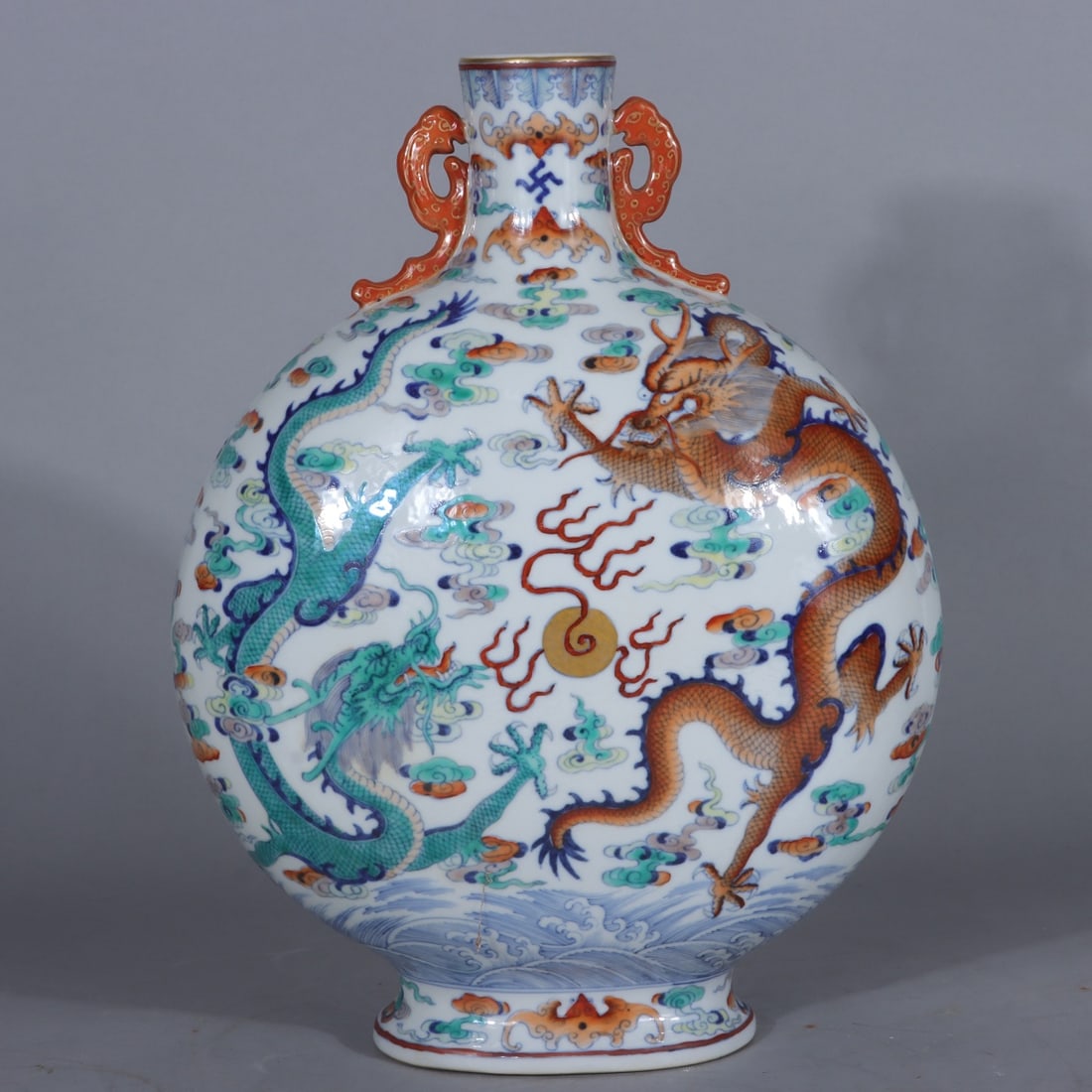 A Exquisite Blue and White Doucai Painted Gold Dragon Pattern Vase: A Exquisite Blue and White Doucai Painted Gold Dragon Pattern Vase,Qing Dynasty, China,Qianlong Six-character Mark,Size:13inx2inx9.8inx5.1in 青花斗彩描金龙