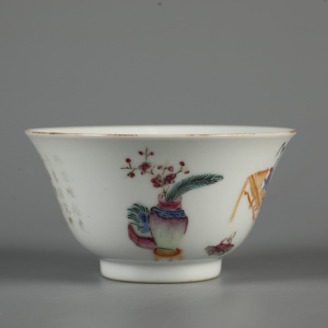 A Exquisite Famille-Rose Figures Pattern Cup (1 of 9)