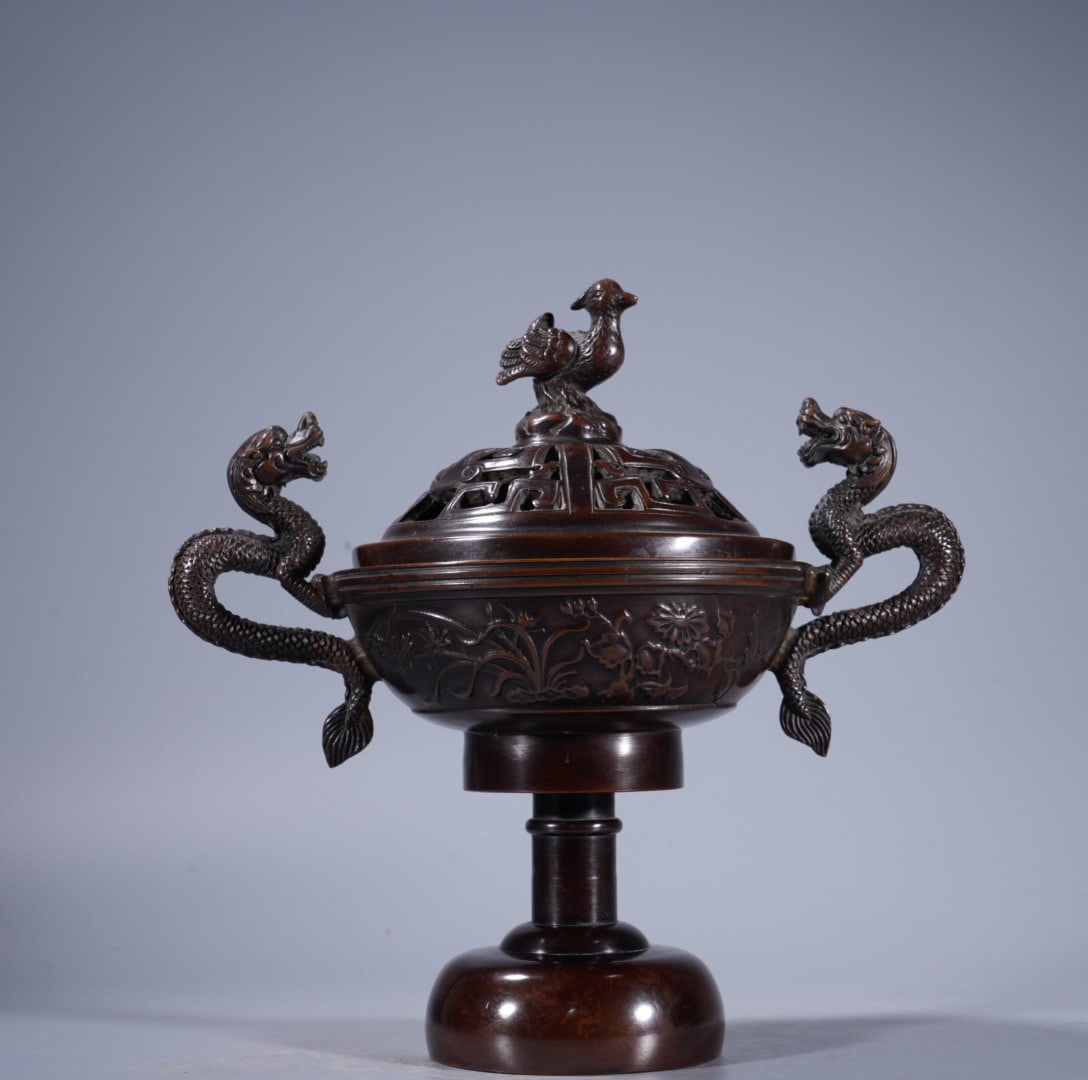 A Exquisite Bronze Dragon-Ears Censer: A Exquisite Bronze Dragon-Ears Censer,Ming Dynasty, China,With Mark,Size:8.1inx4.9in ,Weight:2445g 紫铜龙耳炉,中国明代,带款