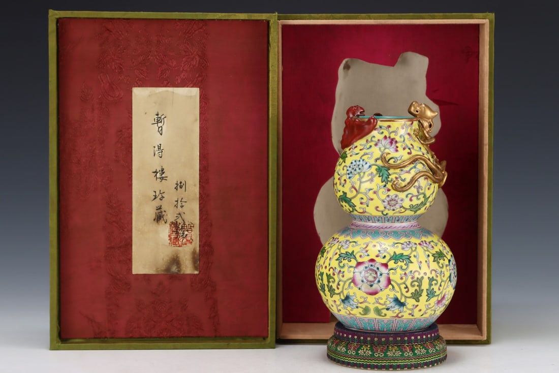 A Exquisite Enamel Lotus Pattern Gourd Vase: A Exquisite Enamel Lotus Pattern Gourd Vase,Qing Dynasty, China,Yongzheng Four-character Mark,Size:8inx4.8in 珐琅彩缠枝莲纹葫芦瓶,中&#
