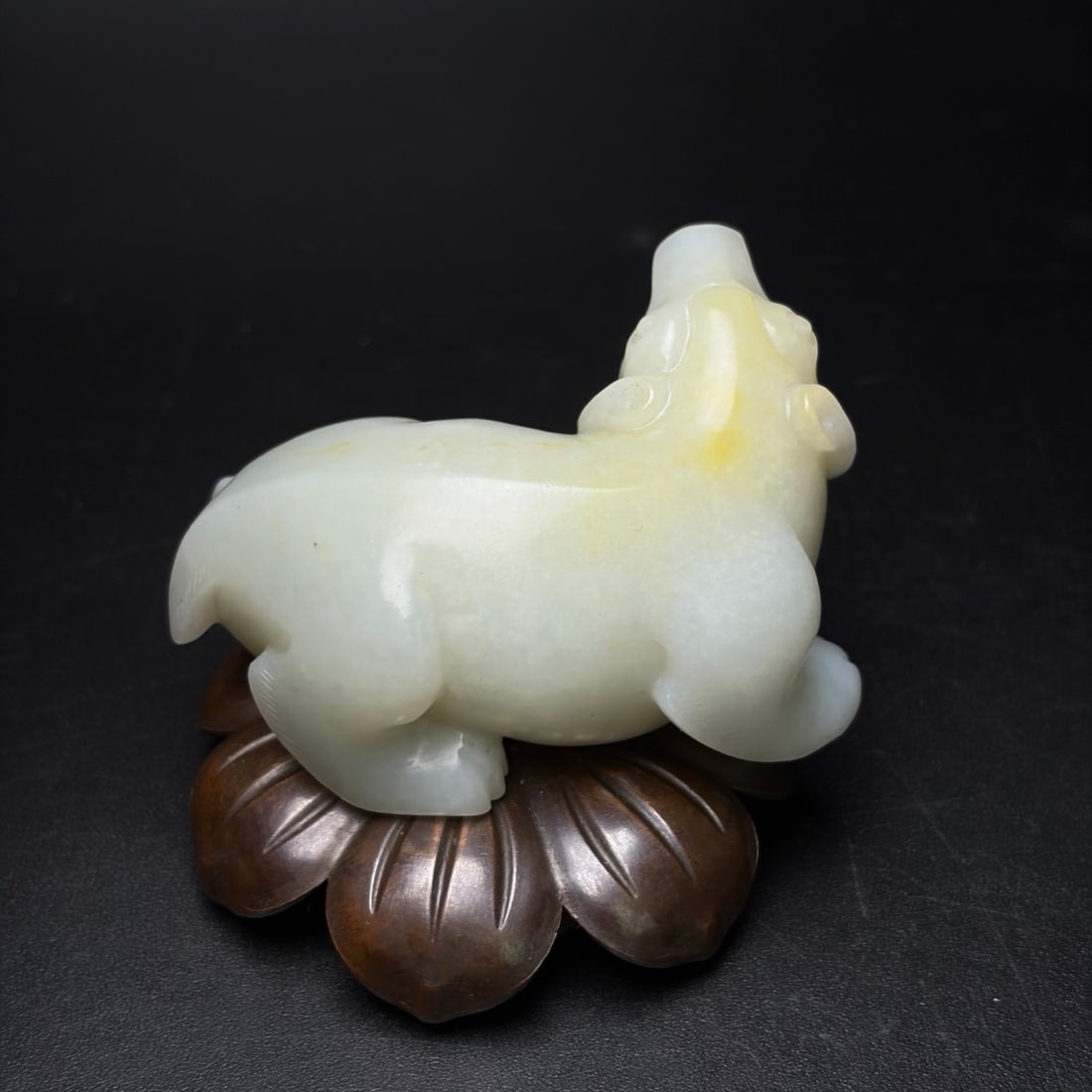 A Exquisite Hotan Jade Bear - 2