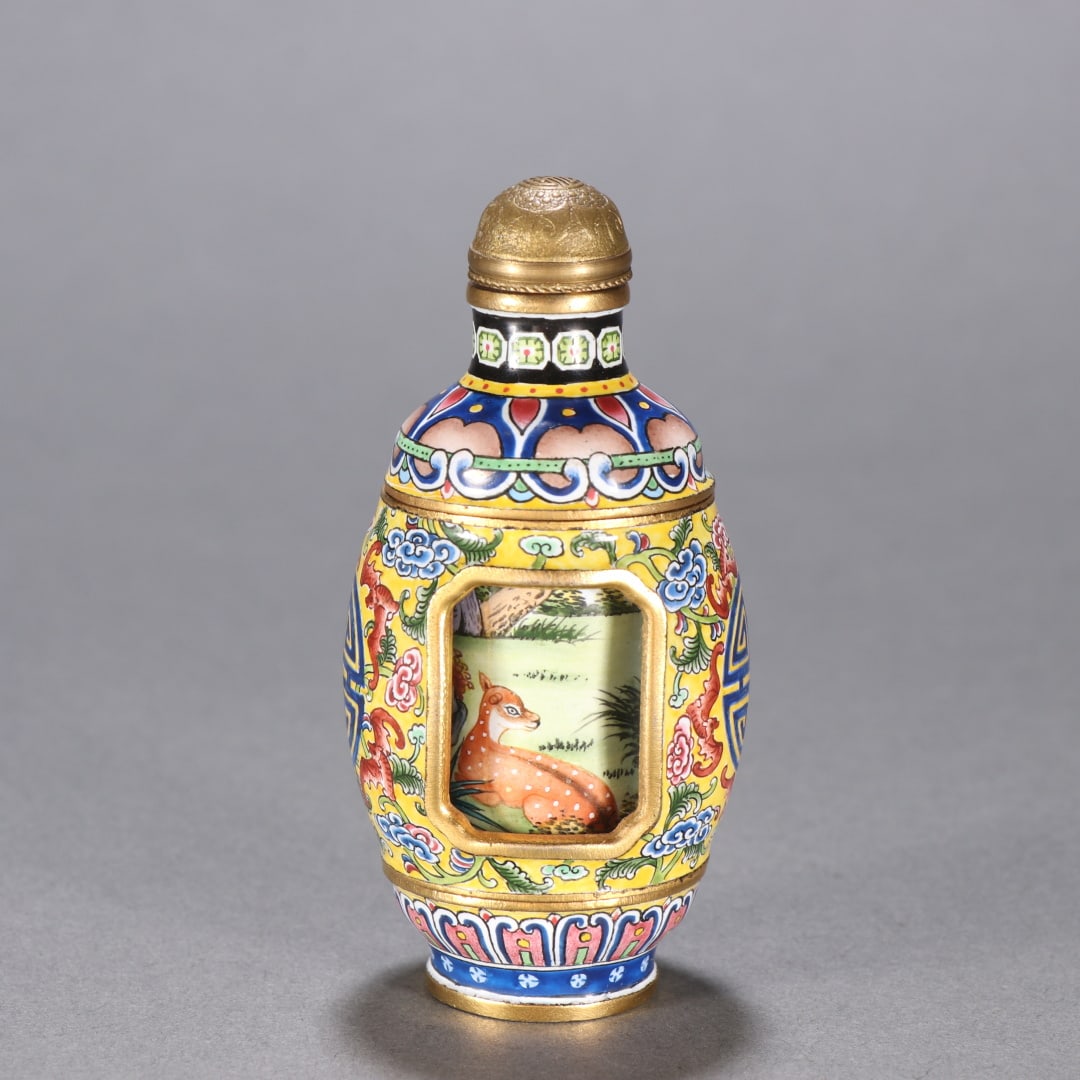 A Exquisite Bronze Enamel Deer Pattern Snuff Bottle: A Exquisite Bronze Enamel Deer Pattern Snuff Bottle,Qing Dynasty, China,Qianlong Four-character Mark,Size:3.2inx1.4in,Weight:136.5g 铜胎珐琅彩鹿纹鼻