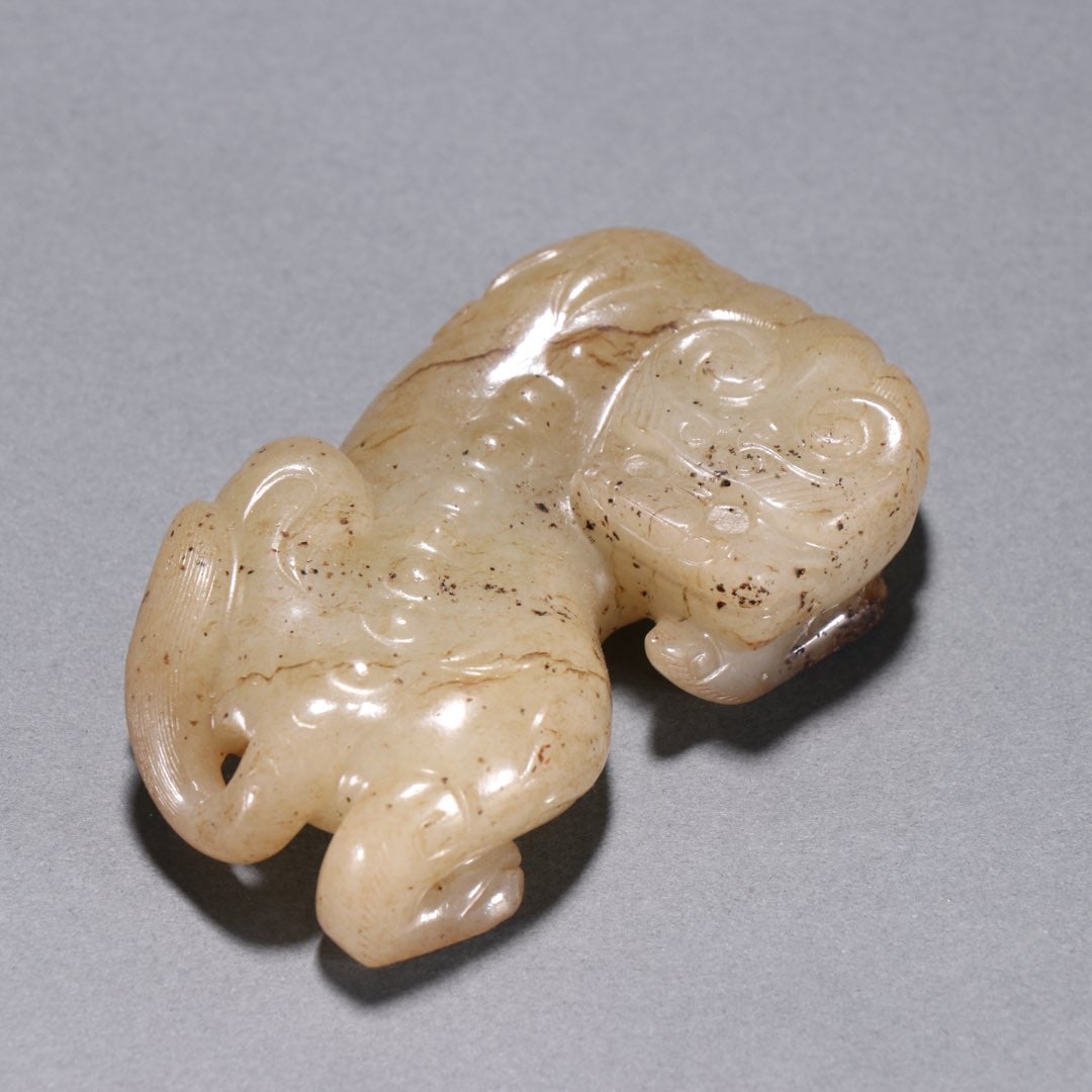 A Exquisite Hotan Jade Auspicious Beast Ornament: A Exquisite Hotan Jade Auspicious Beast Ornament, Han Dynasty, China,Size:2.9inx1.7in ,Weight:118.5g 和田玉瑞兽摆件, 中国汉代