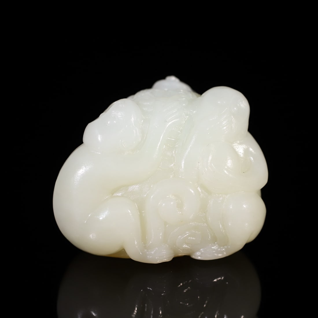 A Exquisite Hotan Jade Monkey Ornament: An Exquisite Hotan Jade Monkey Ornament,Qing Dynasty, China,Size:2.2inx2.1inx1.7in,Weight:175.5g 和田玉猴饰品,中国清代