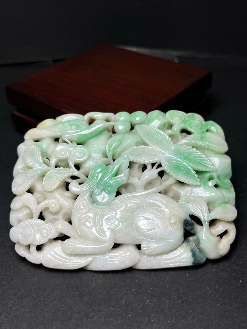 A Exquisite Jadeite Auspicious Beast pendant: A Exquisite Jadeite Auspicious Beast pendant,Qing Dynasty, China,Size:3.5inx0.4inx2.6in,Weight:91g 翡翠瑞兽玉佩,中国清代