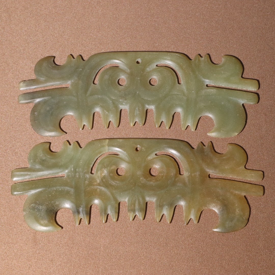 A pair of Exquisite Hotan Jade pendant: A pair of Exquisite Hotan Jade pendant,Ancient Time, China,Size:5.9inx2inx0.2in,Weight:50.1g 一对和田玉佩,远古时期