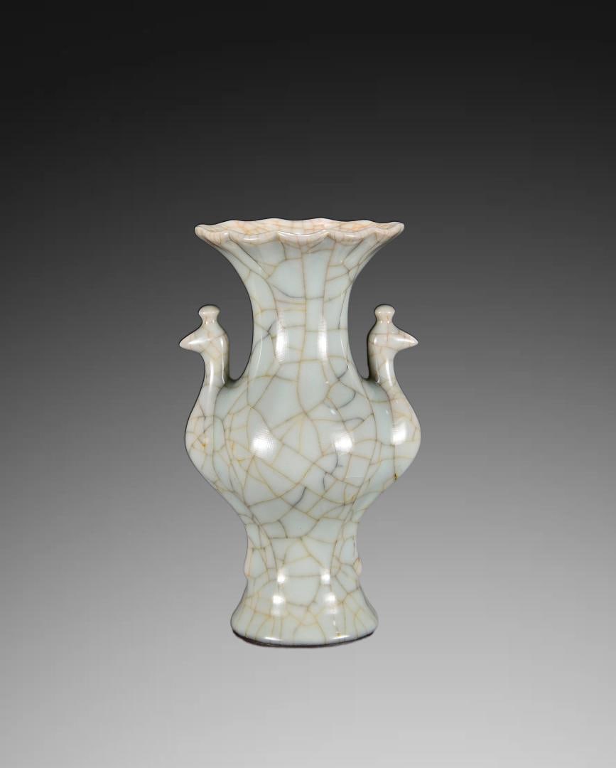 A Exquisite Guan Ware Celadon Glazed Phoenix Vase, with an Imperial Poem by Emperor Qianlong (1 of 9)