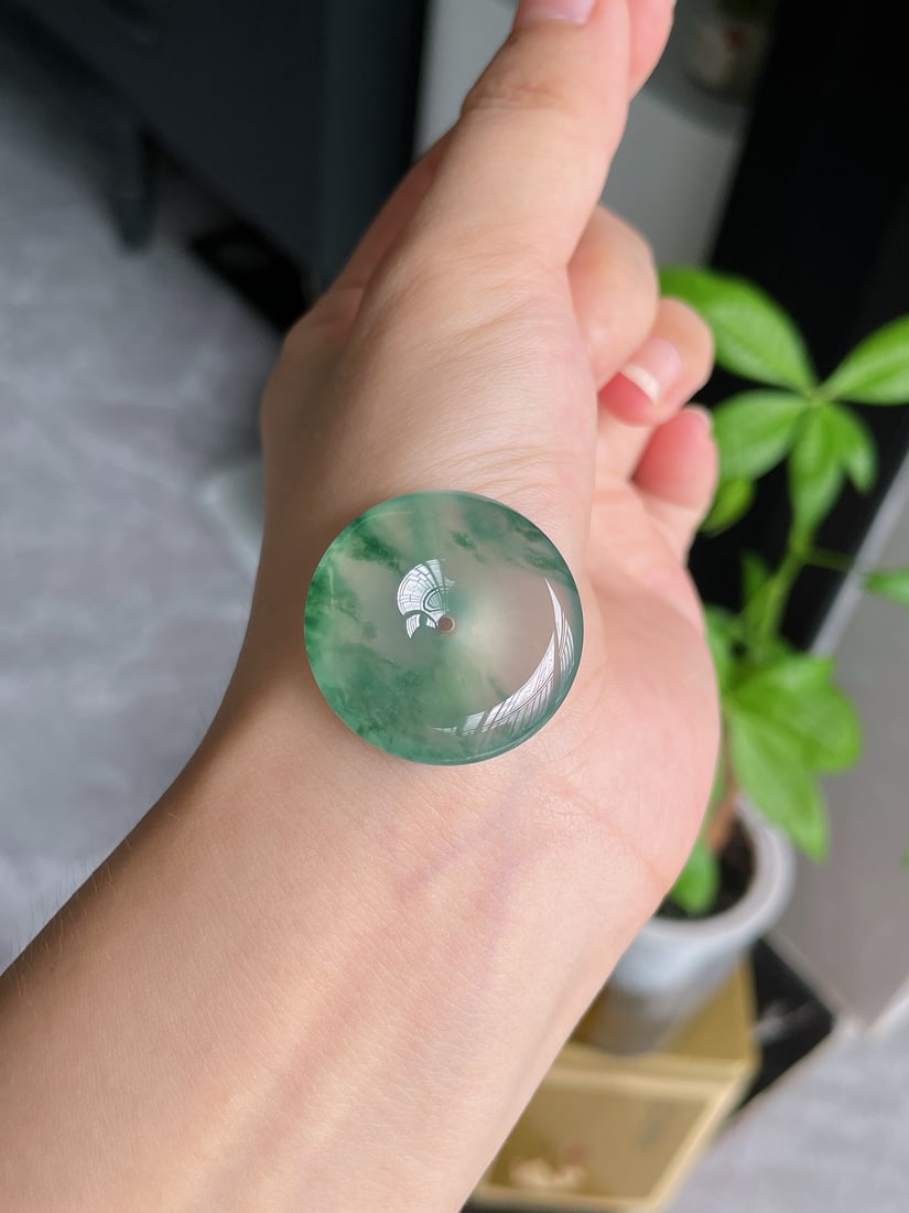 A Exquisite Jadeite Pendant: An Exquisite Jadeite Pendant,Size:1.1inx0.2in 翡翠绿花平安扣吊坠