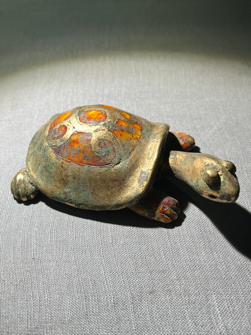 A Exquisite Hotan Jade Gilt Tortoise Ornament: A Exquisite Hotan Jade Gilt Tortoise Ornament,Han Dynasty, China,Size:3.6inx2.2inx1in,Weight:171.9g 和田玉鎏金龟摆件,中国汉代