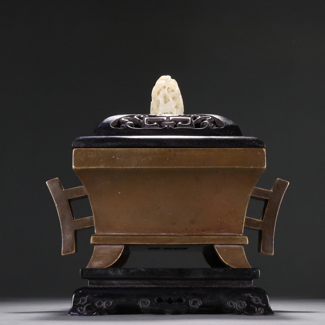 A Exquisite Coppery Double Ears Censer: A Exquisite Coppery Double Ears Censer,Ming Dynasty, China,With Mark,Size:9.1inx8.7in ,Weight:3800g 铜造双耳炉,中国明代,带款