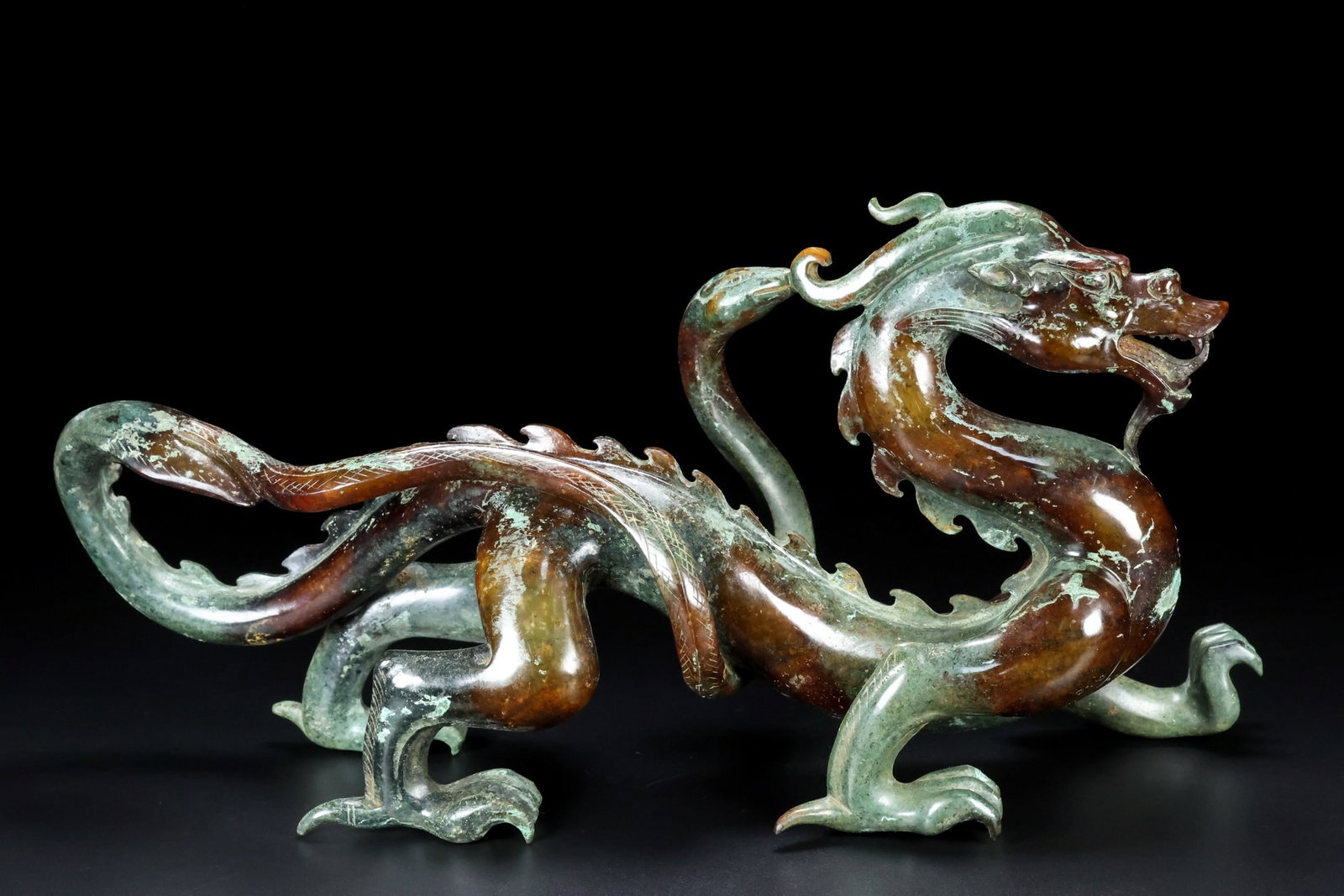 A Exquisite Hotan Jade Dragon Ornament: A Exquisite Hotan Jade Dragon Ornament,Han Dynasty, China,Size:12.6inx4.1inx6.5in,Weight:1465g 和田玉龙摆件,中国汉代