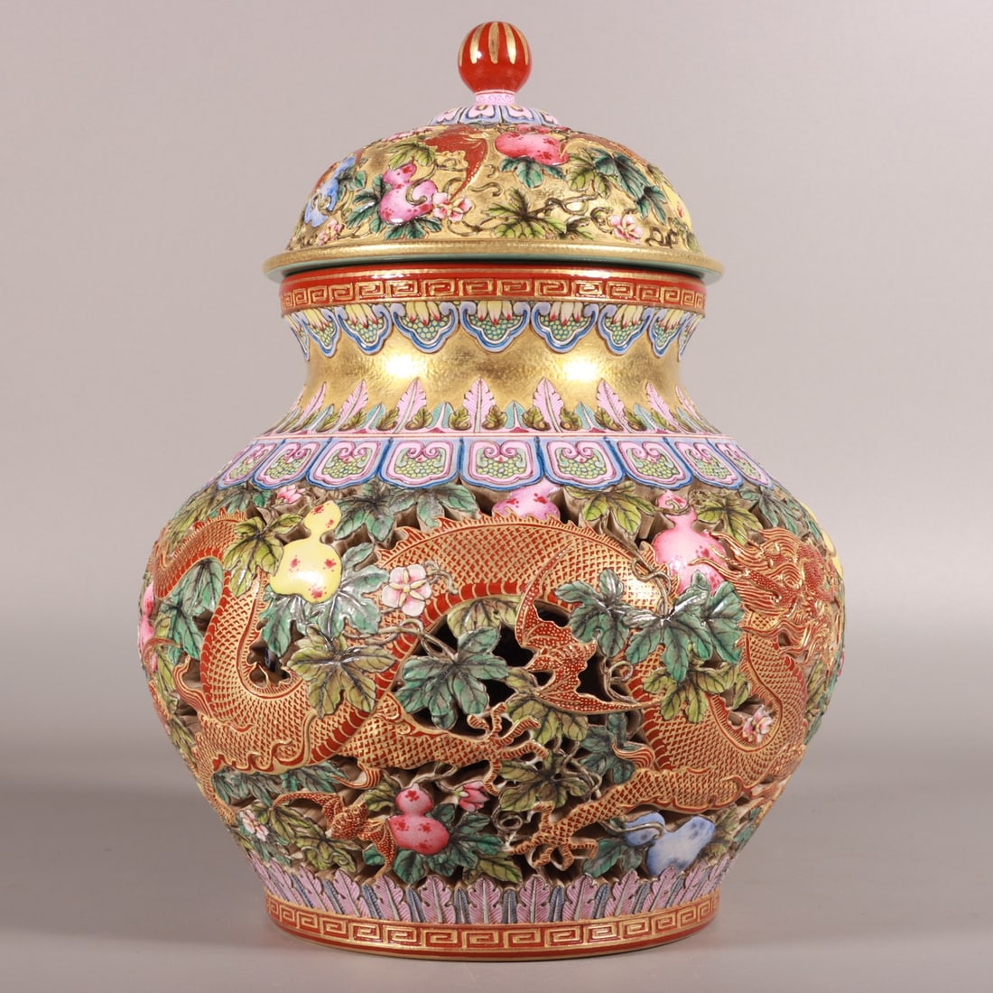 A Exquisite Enamel Gold Ground Dragon Pattern Jar - 3