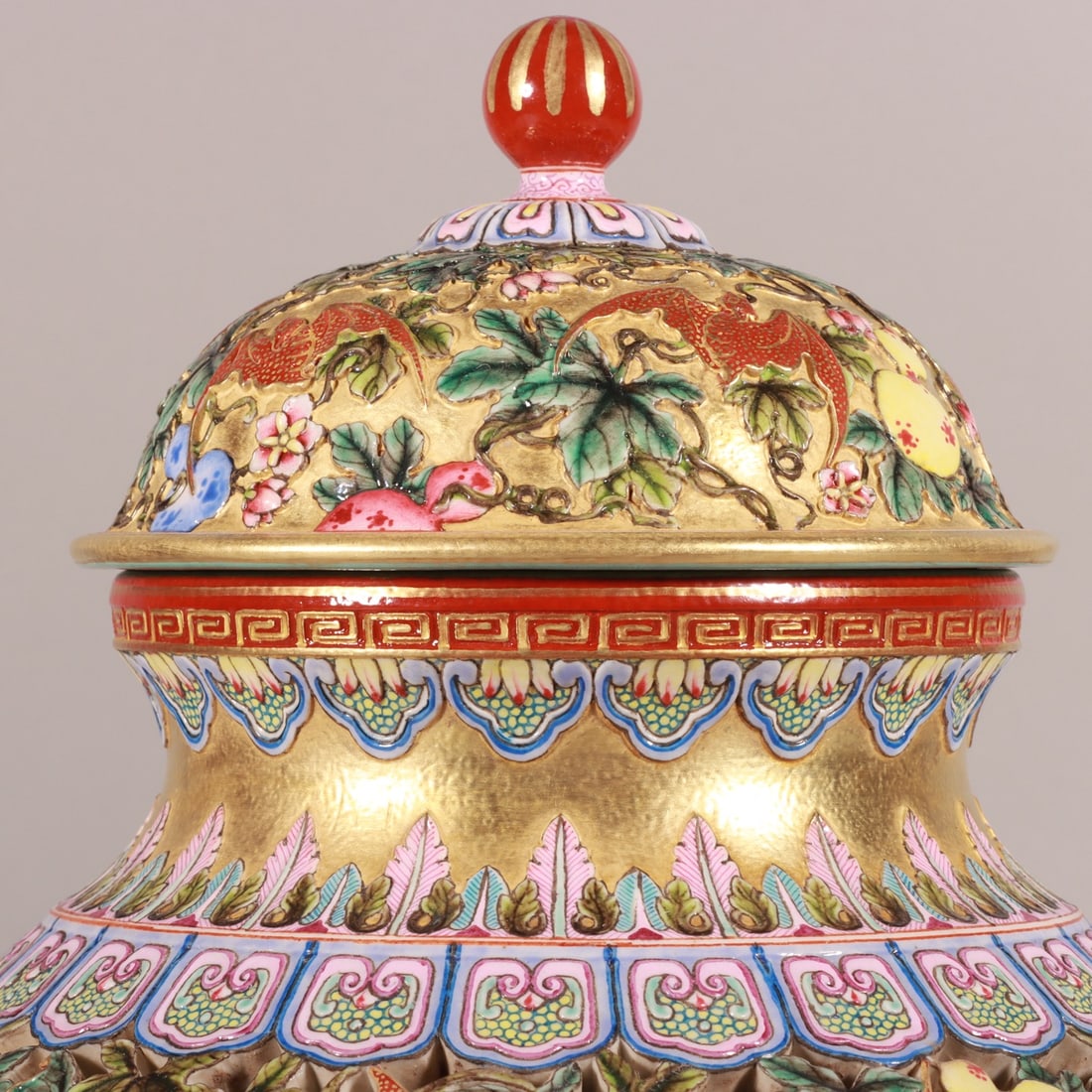 A Exquisite Enamel Gold Ground Dragon Pattern Jar - 5