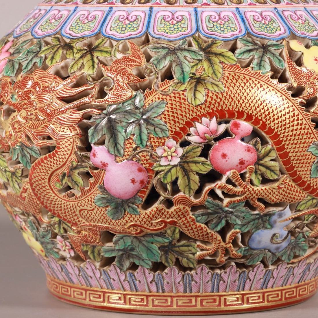 A Exquisite Enamel Gold Ground Dragon Pattern Jar - 6