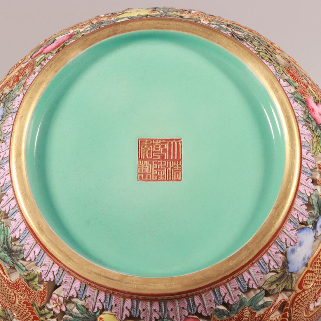 A Exquisite Enamel Gold Ground Dragon Pattern Jar - 8