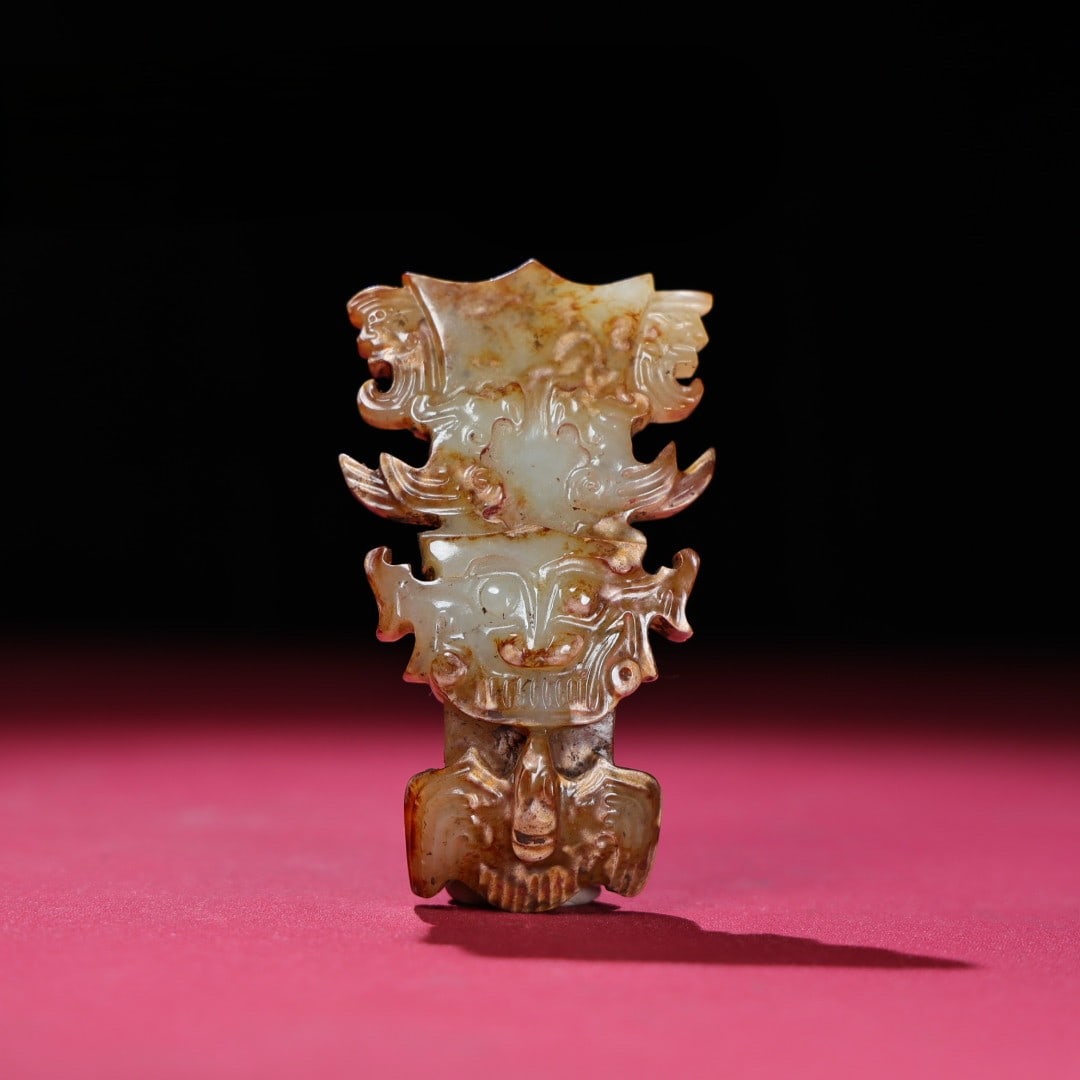 A Exquisite Hotan Jade Human Head Ornament: A Exquisite Hotan Jade Human Head Ornament,Han Dynasty, China,Size:3.7inx2.2inx0.8in,Weight:115g 和田玉人首摆件,中国汉代