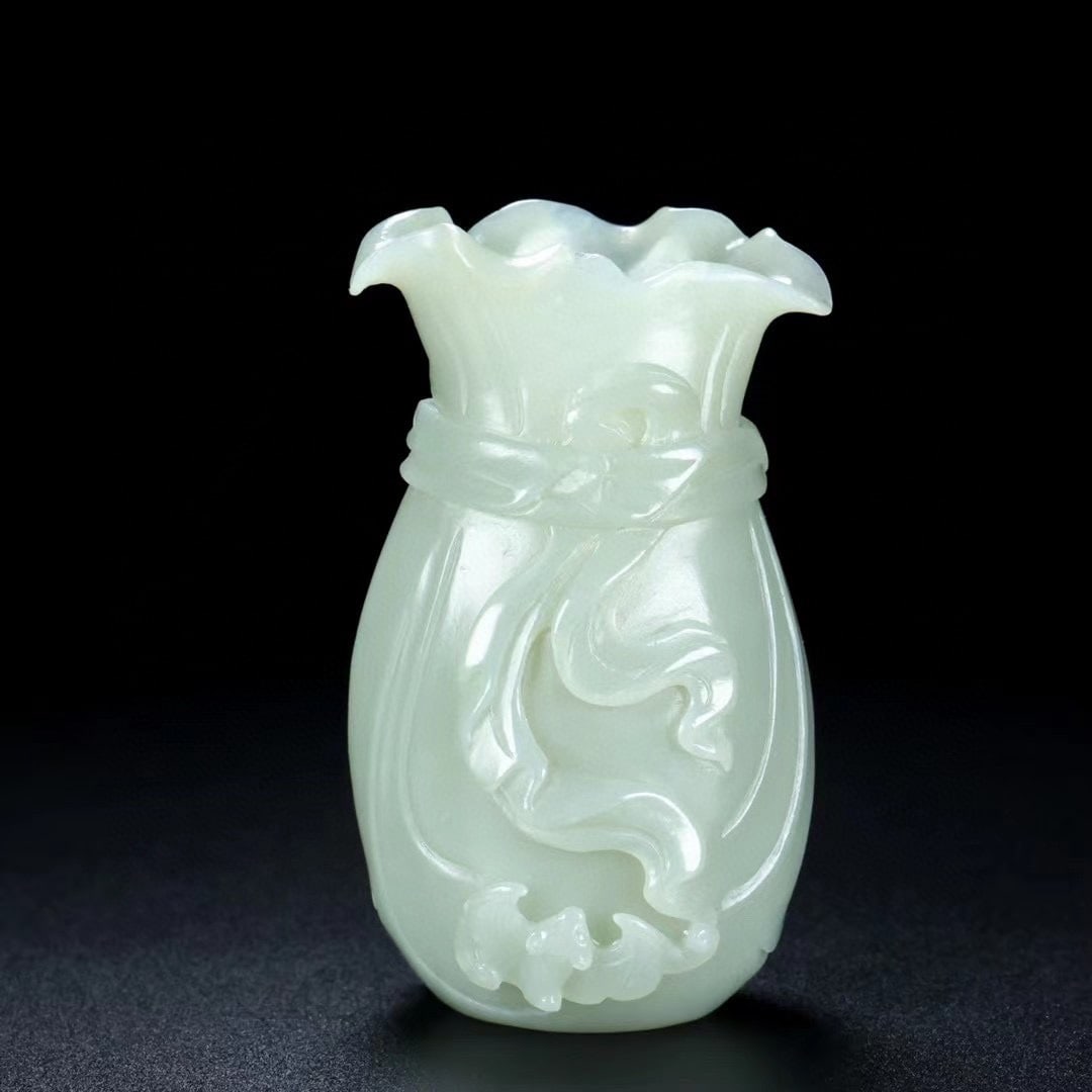 A Exquisite Hotan Jade Money Bag Ornament: A Exquisite Hotan Jade Money Bag Ornament,Qing Dynasty, China,Size:3.4inx1.9inx1.8in 和田玉钱袋摆件,中国清代