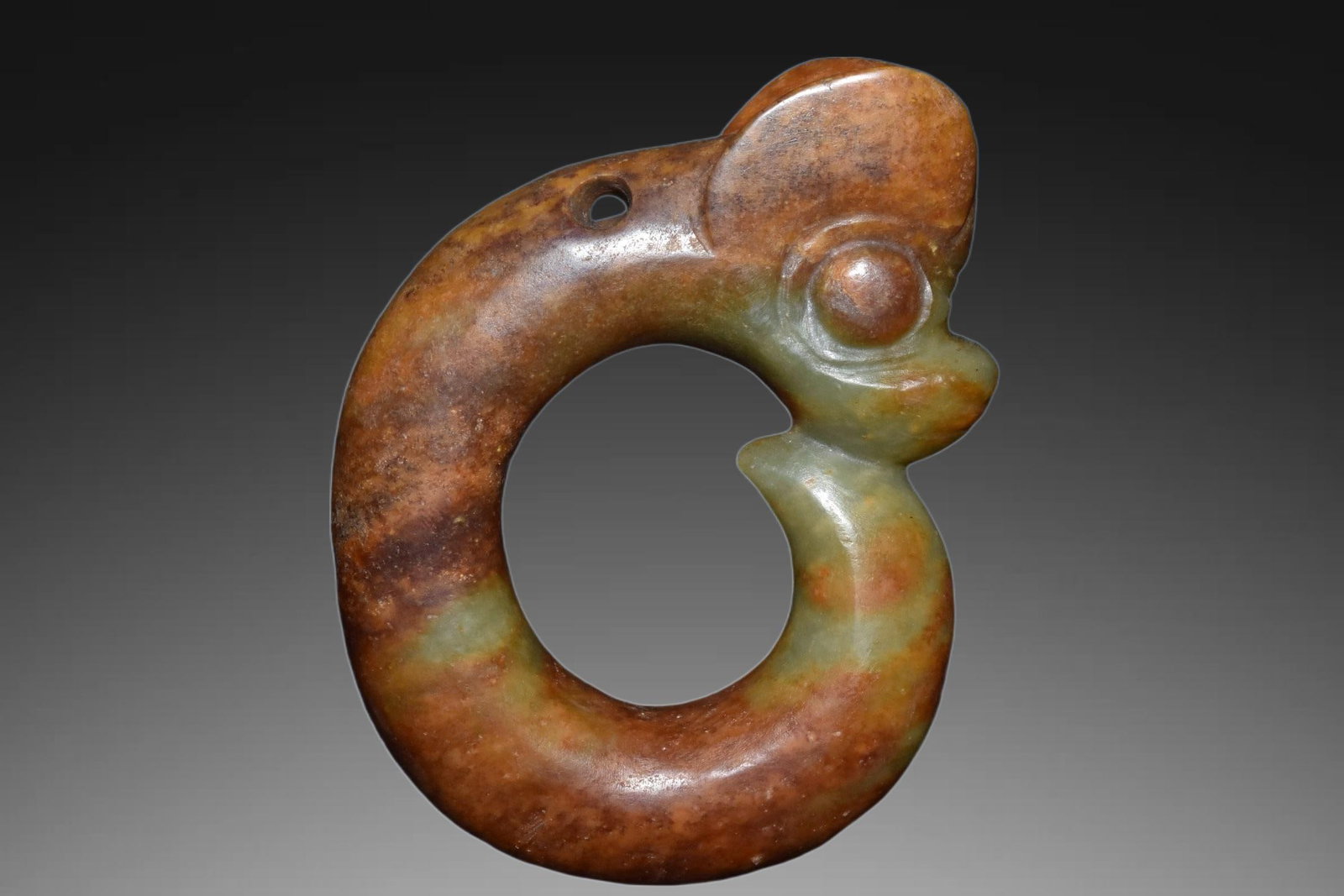 A Exquisite Hemoyu Jade Dragon: A Exquisite Hemoyu Jade Dragon,Ancient Time,China,Size:4.3inx3.1in,Weight:250g 河磨玉龙,远古时期