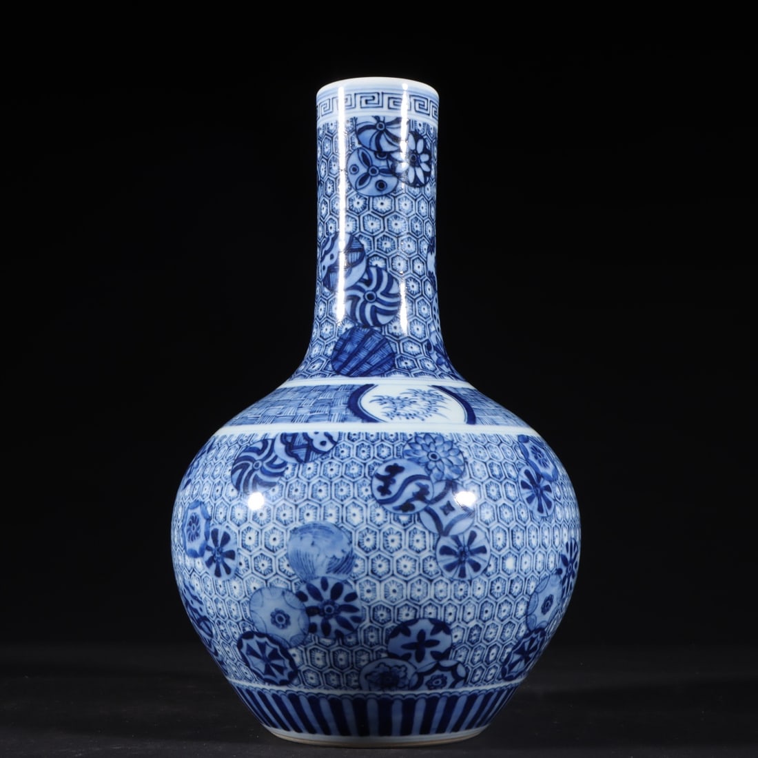 A Exquisite Blue and White Flower Pattern Vase: A Exquisite Blue and White Flower Pattern Vase,Qing Dynasty, China,Kangxi Six-character Mark,Size:9.4inx5.9in 青花花卉纹瓶,中国清代,康