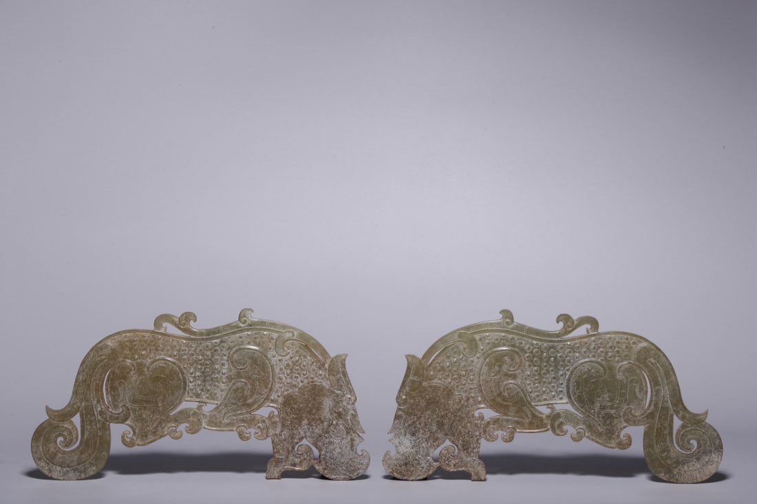 A pair of Exquisite Hotan Jade Tiger Pendant: A pair of Exquisite Hotan Jade Tiger Pendant,Han Dynasty, China,Size:7.5inx3.9inx0.2in,Weight:318g 一对和田玉虎璧,中国汉代