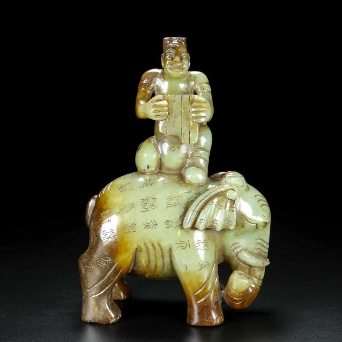 A Exquisite Hotan Jade Elephant Ornament: A Exquisite Hotan Jade Elephant Ornament,Qing Dynasty, China,Size:4.7inx2.4inx6.7in,Weight:973g 和田玉象摆件,中国清代