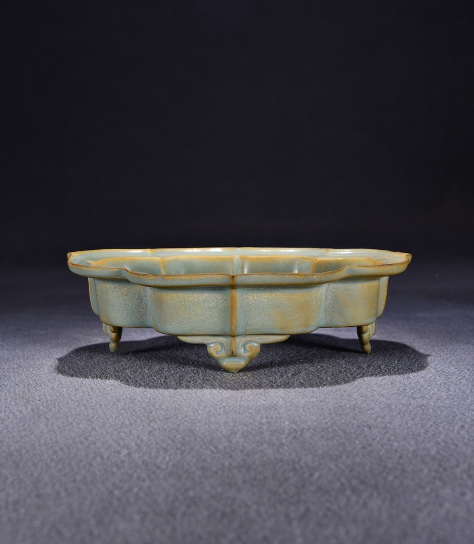 A Exquisite Ru Ware Sky Blue Glazed Four-legs Brush Washer (1 of 10)