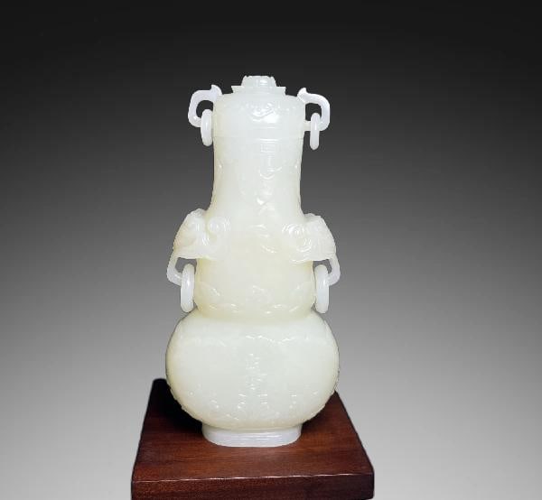A Exquisite Hotan Jade Gourd Vase (1 of 7)