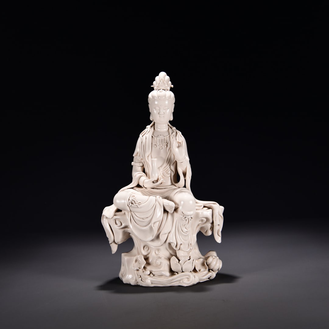 A Exquisite Blanc-de-Chine White Glaze Statue of Avalokitesvara: An Exquisite Blanc-de-Chine White Glaze Statue of Avalokitesvara,Ming Dynasty, China,Size:20.5inx11.8in 德化窑白釉观音,中国明代