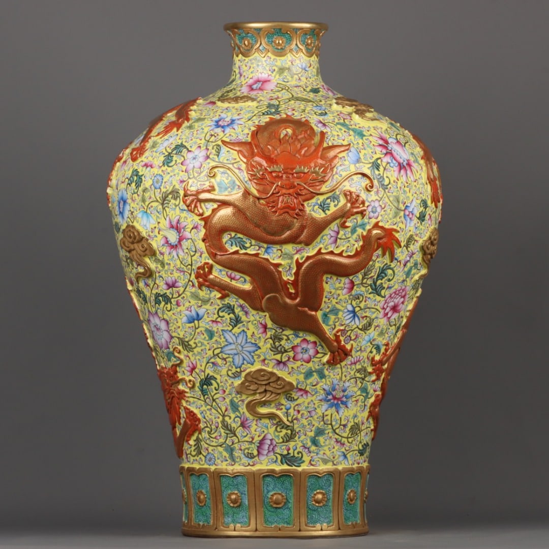 A Exquisite Enamel Gilt Dragon Pattern Vase: A Exquisite Enamel Gilt Dragon Pattern Vase,Qing Dynasty, China,Qianlong Six-character Mark,Size:22.4inx14.2in 珐琅彩鎏金龙纹瓶,中国清