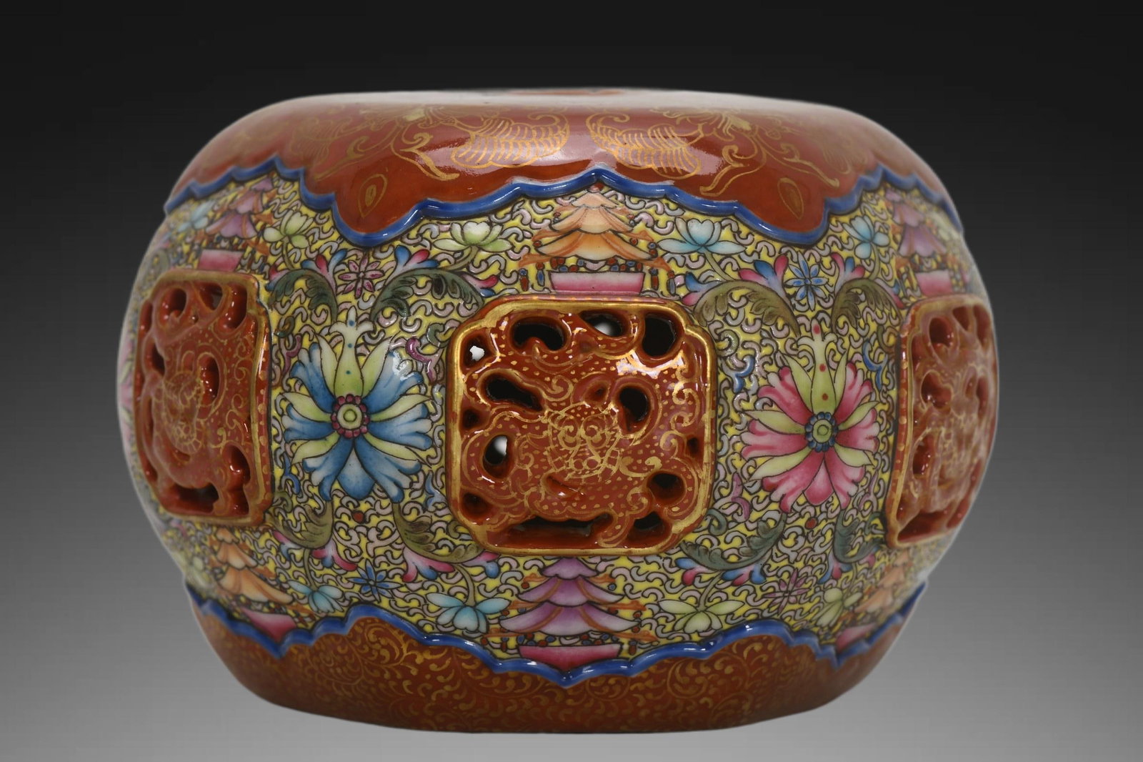 A Exquisite Enamel Painted Gold Flower Pattern Pillow: A Exquisite Enamel Painted Gold Flower Pattern Pillow,Qing Dynasty, China,Qianlong Four-character Mark,Size:2.7inx3.9inx2.7in