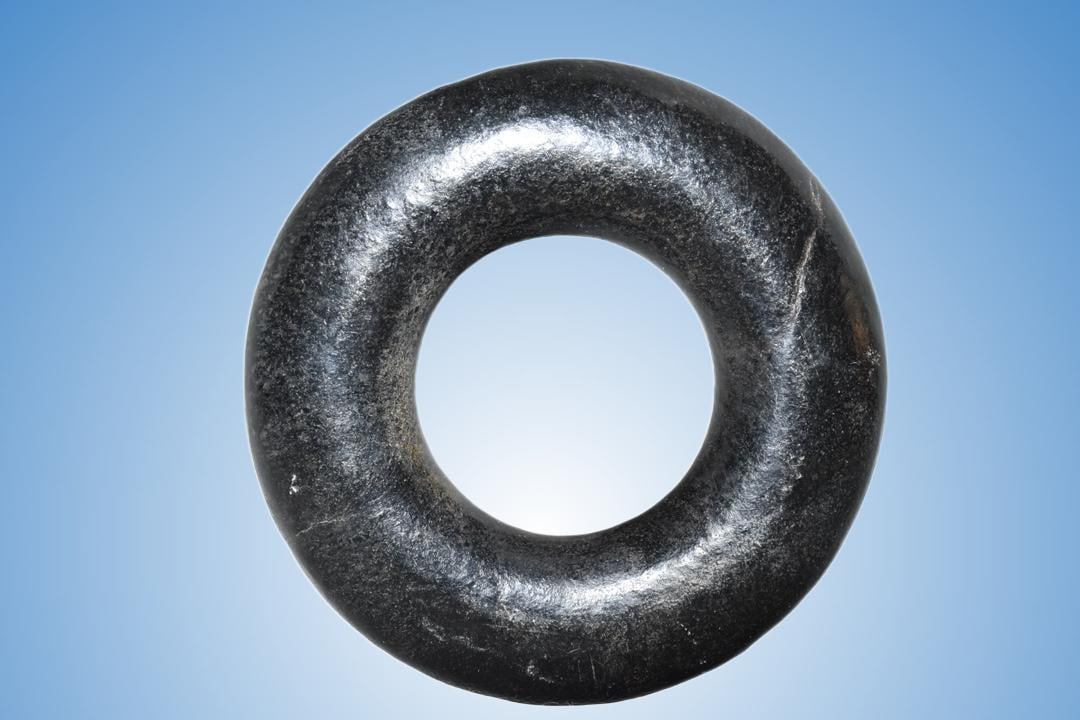 A Exquisite Gaogu Jade Ring: A Exquisite Gaogu Jade Ring,Ancient Time,China,Size:4.6in,Weight:500g 高古玉环,远古时期