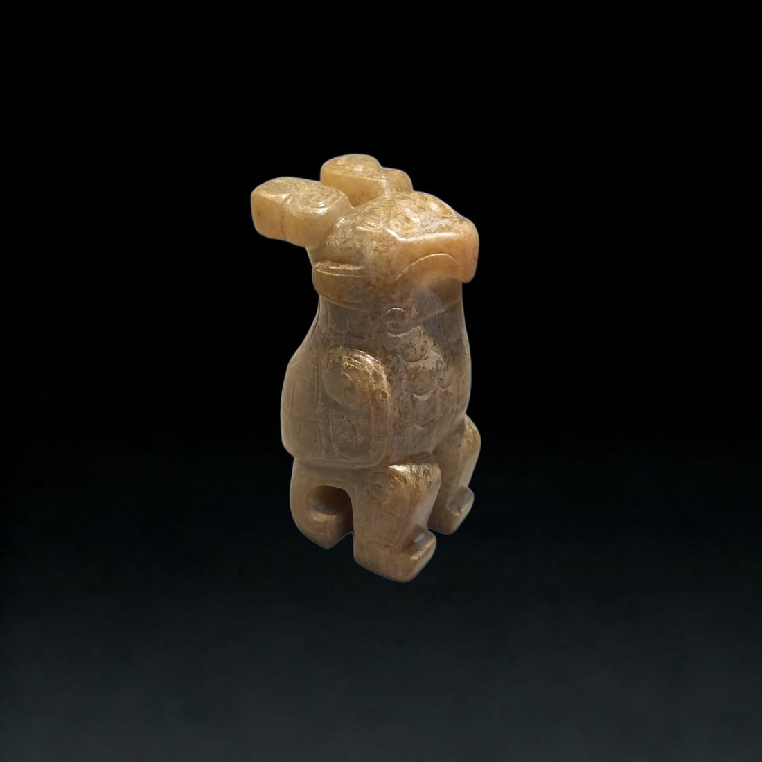 A Exquisite Gaogu Jade Bird Ornament: A Exquisite Gaogu Jade Bird Ornament,Ancient Time, China,Size:2.3inx0.9inx1.2in,Weight:74.8g 高古玉鸟摆件,远古时期