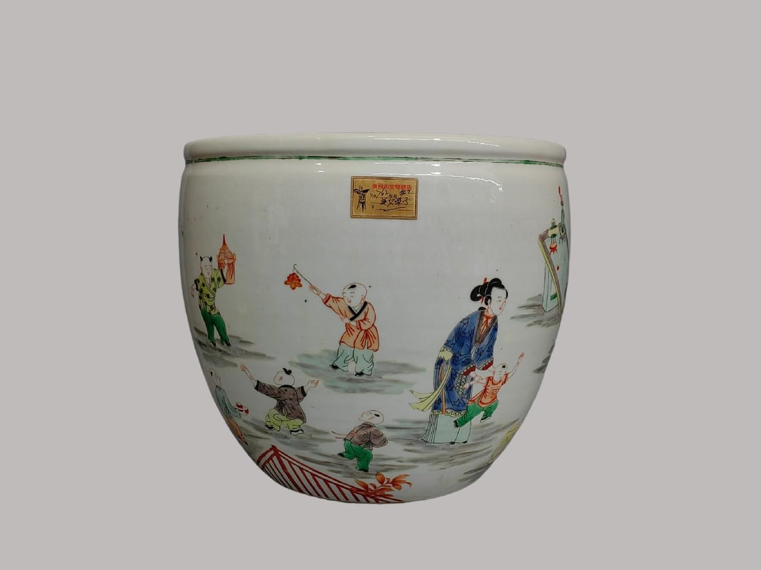 A Exquisite Doucai Figures Pattern Vat (1 of 9)