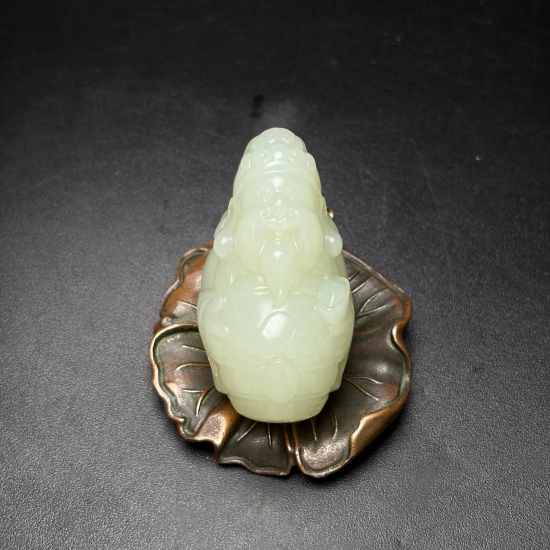 A Exquisite Hotan Jade Statue of Mammon Ornament: A Exquisite Hotan Jade Statue of Mammon Ornament,Qing Dynasty, China,Size:2inx1.1inx1.1in,Weight:52g 和田玉财神摆件,中国清代