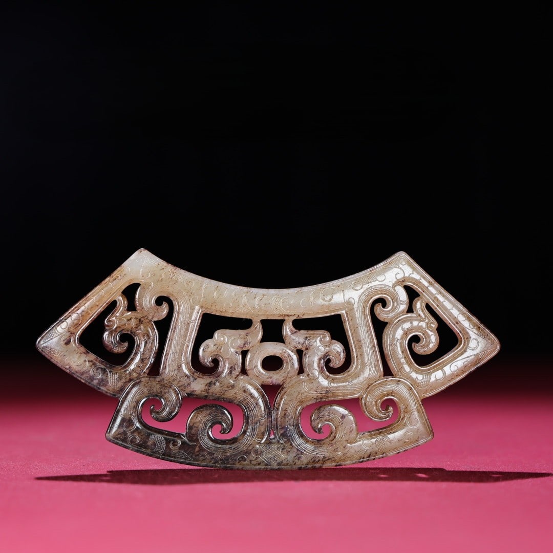 A Exquisite Hotan Jade Dragon Pendant: A Exquisite Hotan Jade Dragon Pendant,Han Dynasty, China,Size:5.2inx2.4inx0.2in,Weight:63g 和田玉龙佩,中国汉代