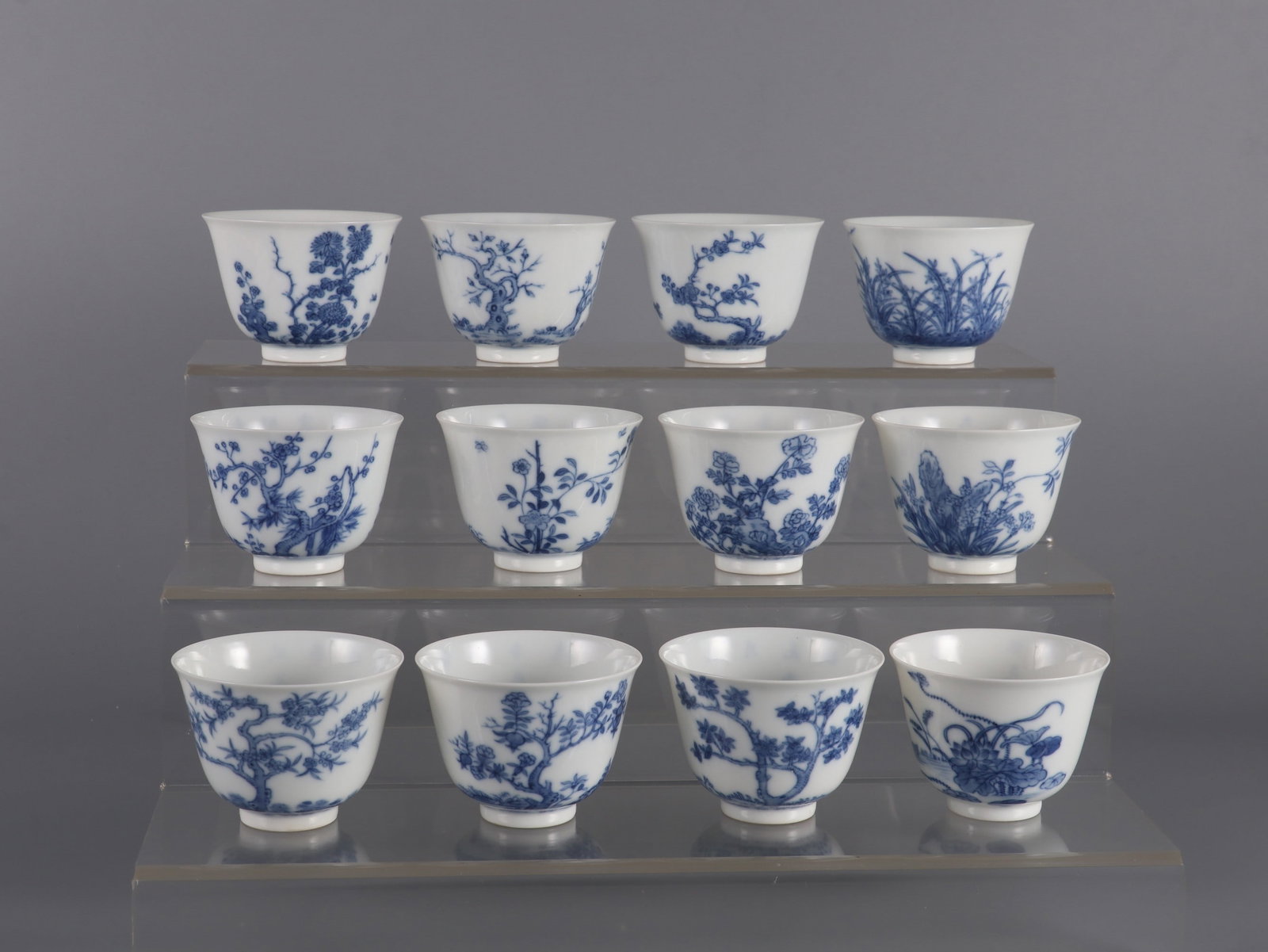 A Set of Exquisite Blue and White Flower Pattern Cup: A Set of Exquisite Blue and White Flower Pattern Cup,Qing Dynasty, China,Kangxi Six-character Mark,Size:2inx2.7in