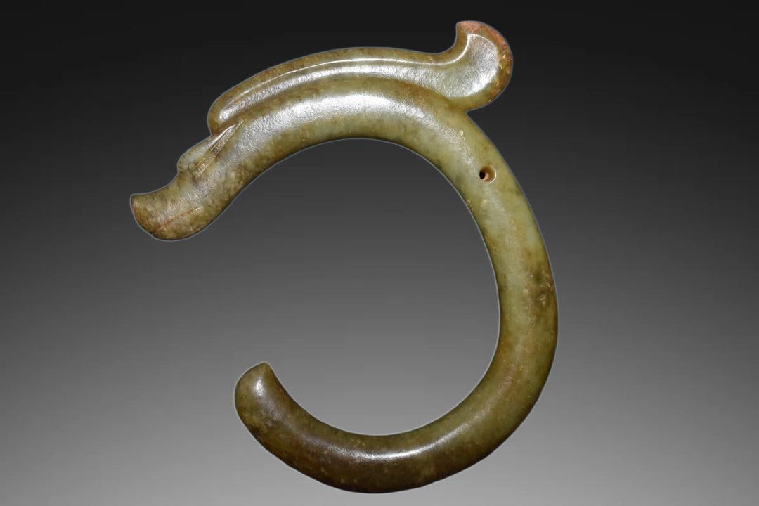 A Exquisite Hotan Jade Dragon: A Exquisite Hotan Jade Dragon,Ancient Time,China,Size:9.1inx9.8in,Weight:1060g 和田玉龙,远古时期