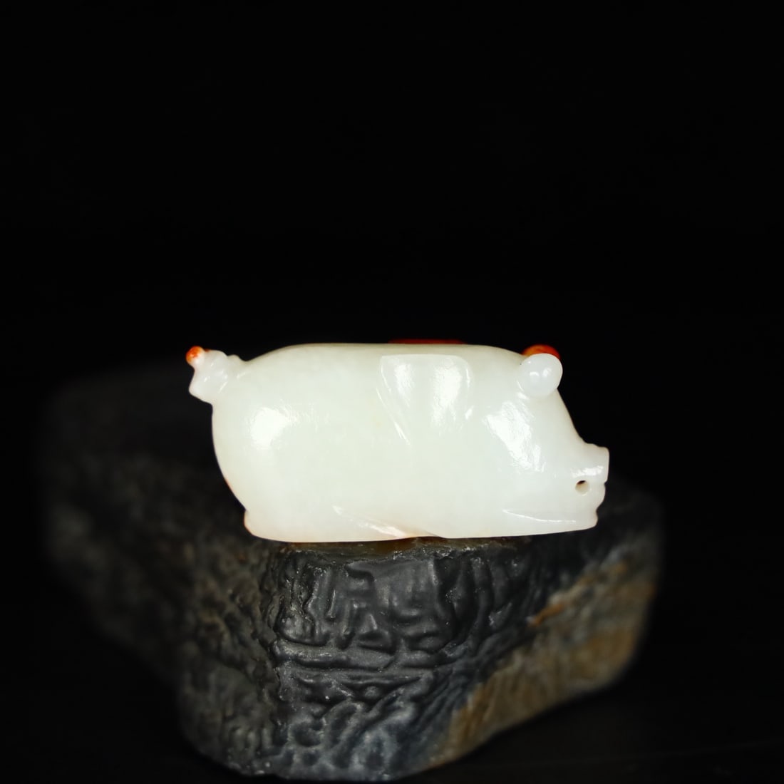 A Exquisite Hotan Jade Pig Ornament: An Exquisite Hotan Jade Pig Ornament,Qing Dynasty, China,Size:2.2inx0.7inx1in,Weight:43.5g 和田玉猪摆件,中国清代