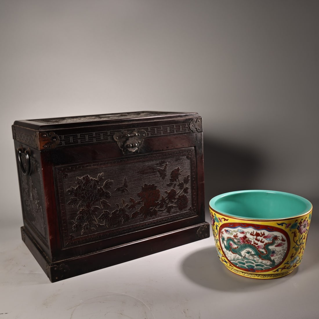 A Exquisite Famille-Rose Dragon Pattern Bowl: A Exquisite Famille-Rose Dragon Pattern Bowl,Qing Dynasty, China,Yongzheng Six-character Mark,Size:3.9inx6.1in,Weigh:720g