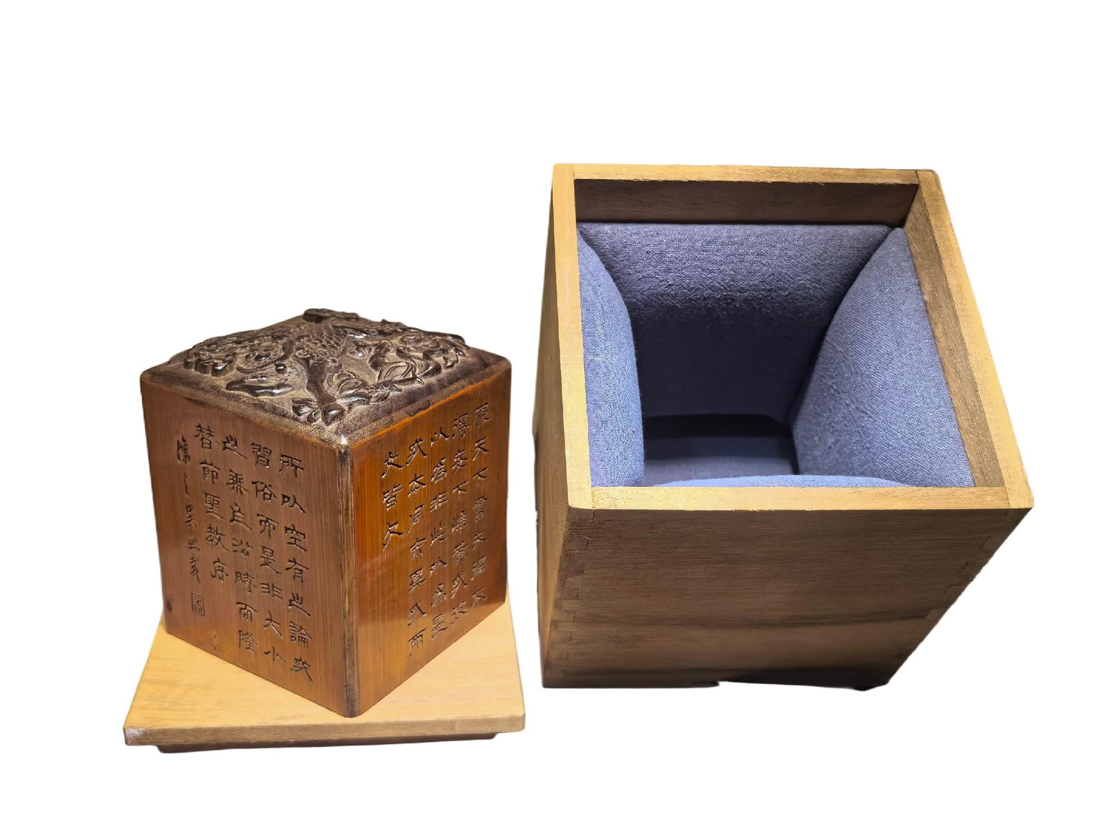 A Exquisite Redwood Bamboo Carving Seal: A Exquisite Redwood Bamboo Carving Seal,Qing Dynasty, China,With Mark,Size:4.1inx3.5inx3.5in ,Weight:595g