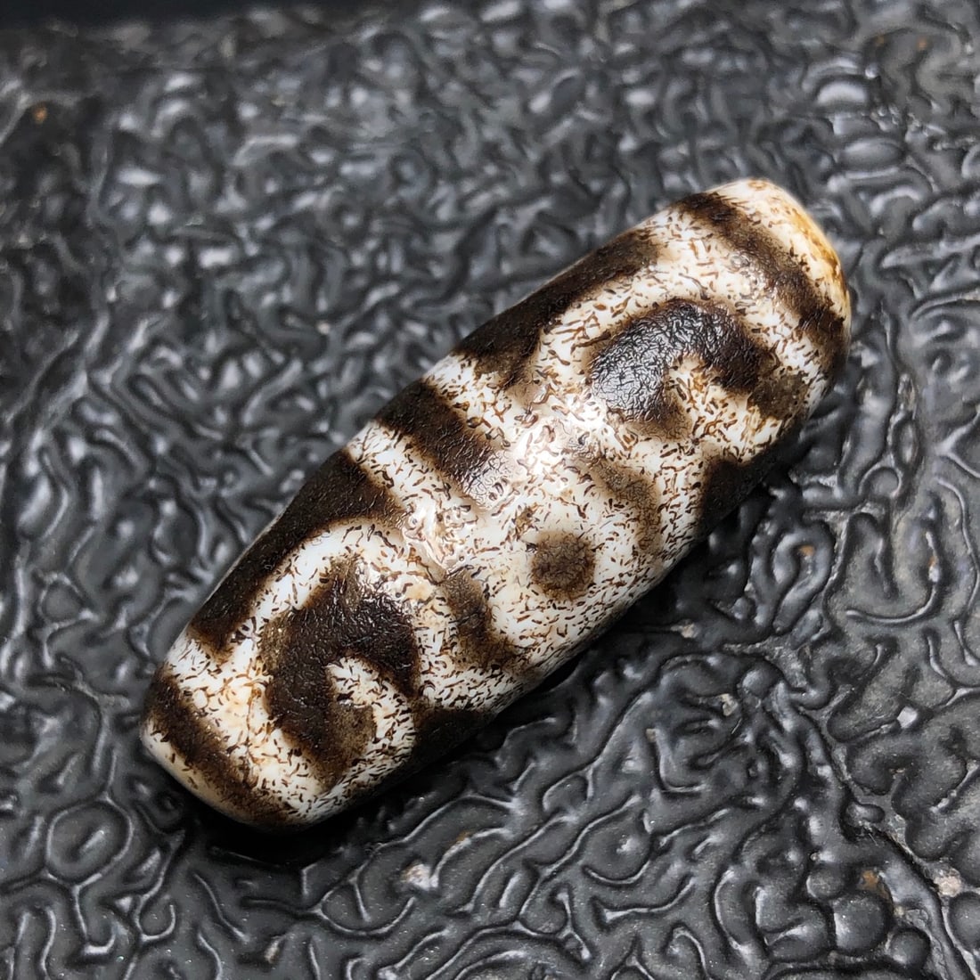 A Exquisite Two-Eye Dzi bead - 3