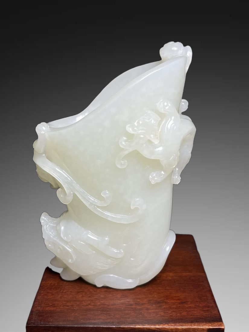 A Exquisite Hotan Jade Dragon Pattern Cup (1 of 7)