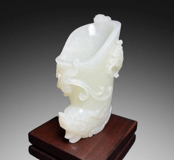 A Exquisite Hotan Jade Dragon Pattern Cup - 2