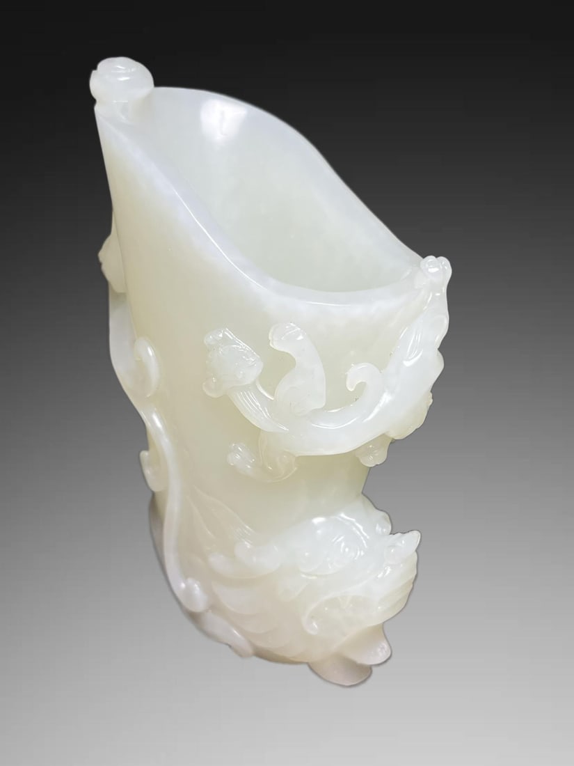 A Exquisite Hotan Jade Dragon Pattern Cup - 3