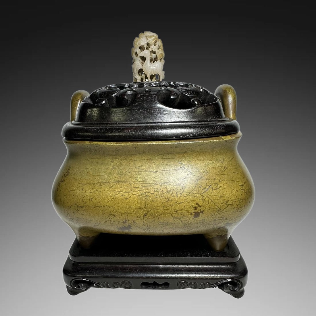 A Exquisite Coppery Double Ears Censer: A Exquisite Coppery Double Ears Censer,Ming Dynasty, China,With Mark,Size:6.4inx6.5inx5.6in ,Weight:3239g 铜造双耳炉,中国明代,带款