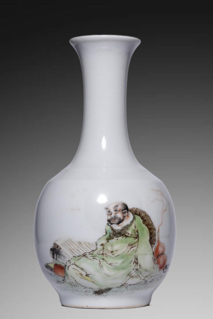A Exquisite Famille-Rose Arhat Pattern Vase: A Exquisite Famille-Rose Arhat Pattern Vase,Republic of China,With Mark,Size:7.9inx4.3in,Weight:364g 粉彩罗汉纹瓶,民国,带款