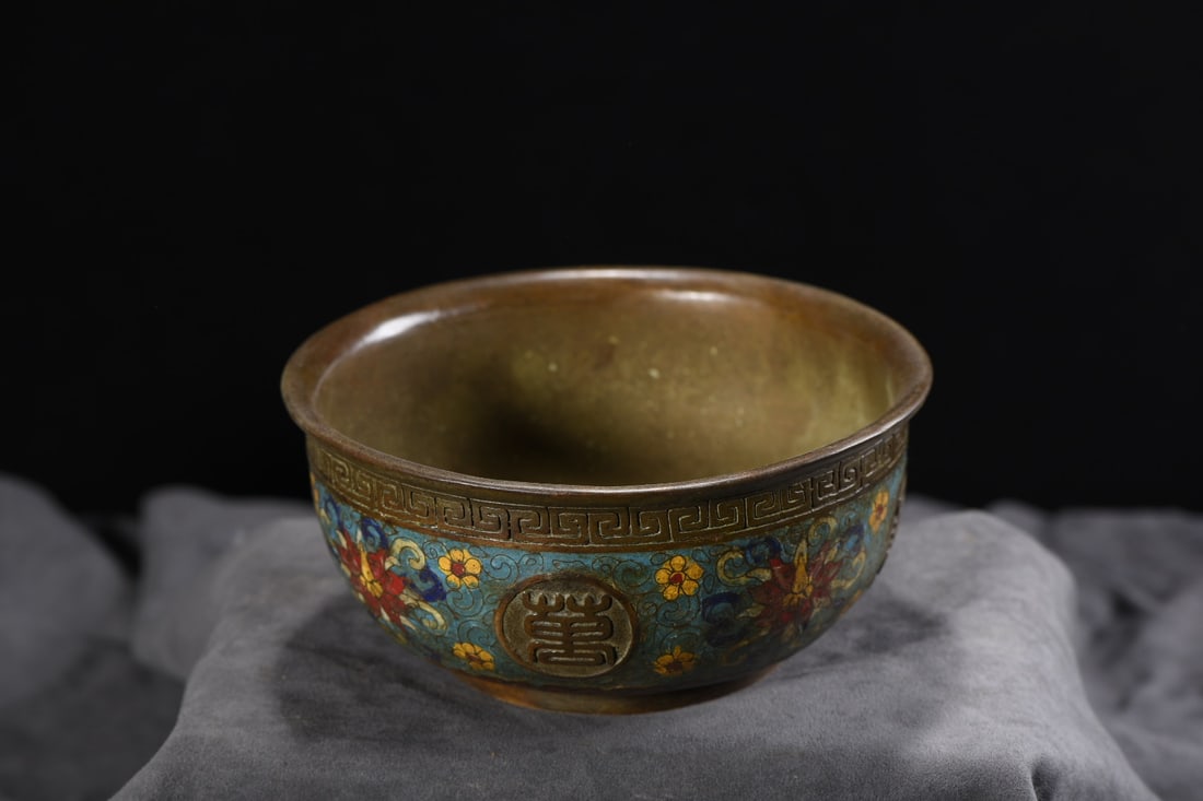 A Exquisite Coppery Cloisonne Lotus Pattern Bowl: A Exquisite Coppery Cloisonne Lotus Pattern Bowl,Republic of China,With Mark,Size:3.1inx6.7inx6.7in,Weight:1375g