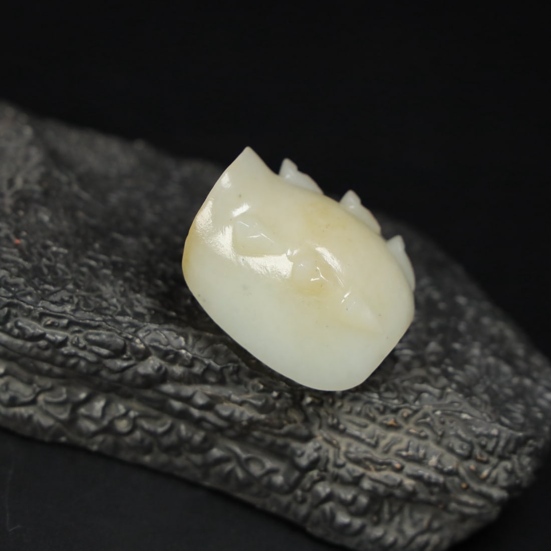 An Exquisite Hotan Jade Tortoise Shell - 2