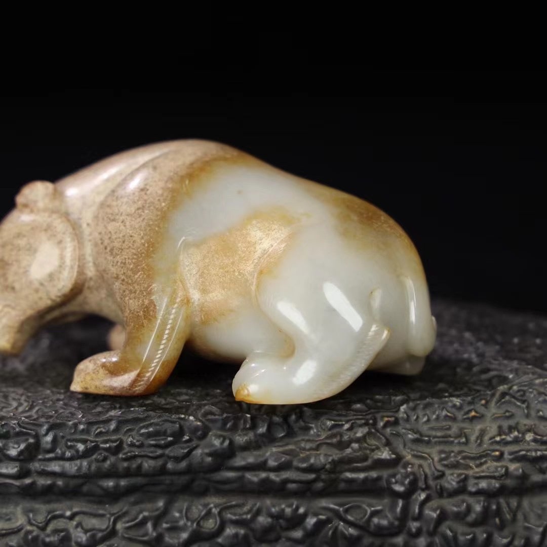 An Exquisite Hotan Jade Bear Ornament - 2